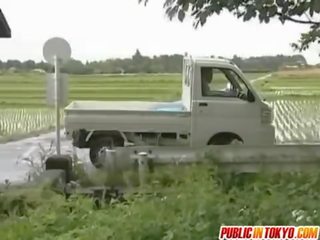 Japonesa milf é fodido em um truck