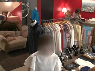 Riskant publiek seks film in japans kleding winkel met tsubasa hachino