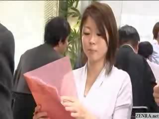 Femër japoneze employees shkoj lakuriq në punë