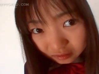 Юношески срамежлив азиатки seductress и тя първи време с вибратор