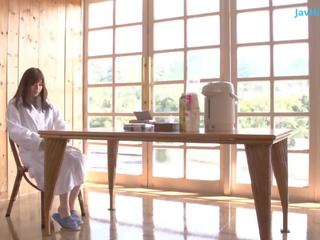 I ri japoneze derdhje jashtë kënaqësi në fund të saj e pisët film video