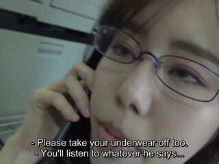Barbert japansk hotwife på telefon med mann instructs på hvordan til nytelse en actively filming jav direktør