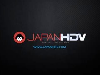 Japans serveerster mimi asuka krijgt vinger geneukt in de