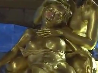 Królowa tortures złoto namalowany niewolnik